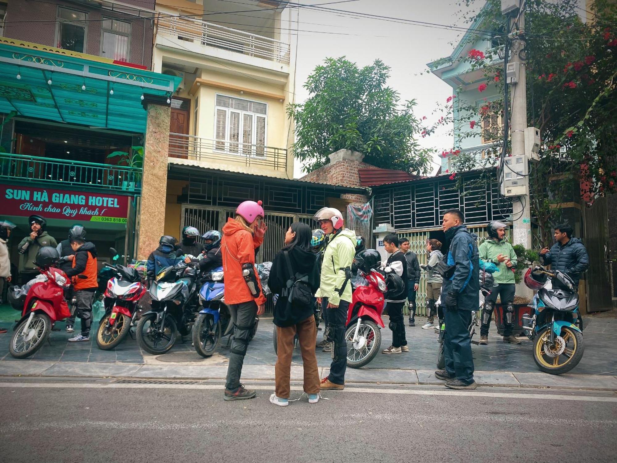 Sun Ha Giang Hotel-Tours-Motorbike Rental Bagian luar foto